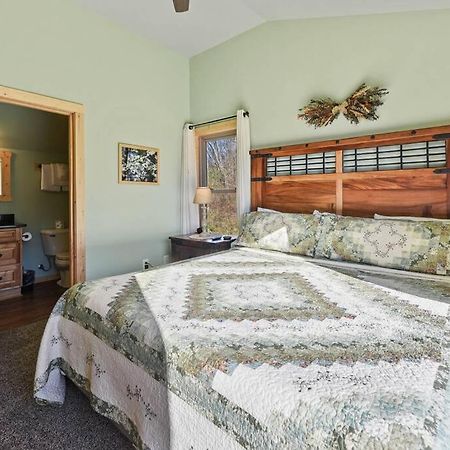 Walnut Ridge Cabin. Sleeps 7-11! Hot Tub, Pool Table, Minutes To Downtown Gatlinburg! מראה חיצוני תמונה