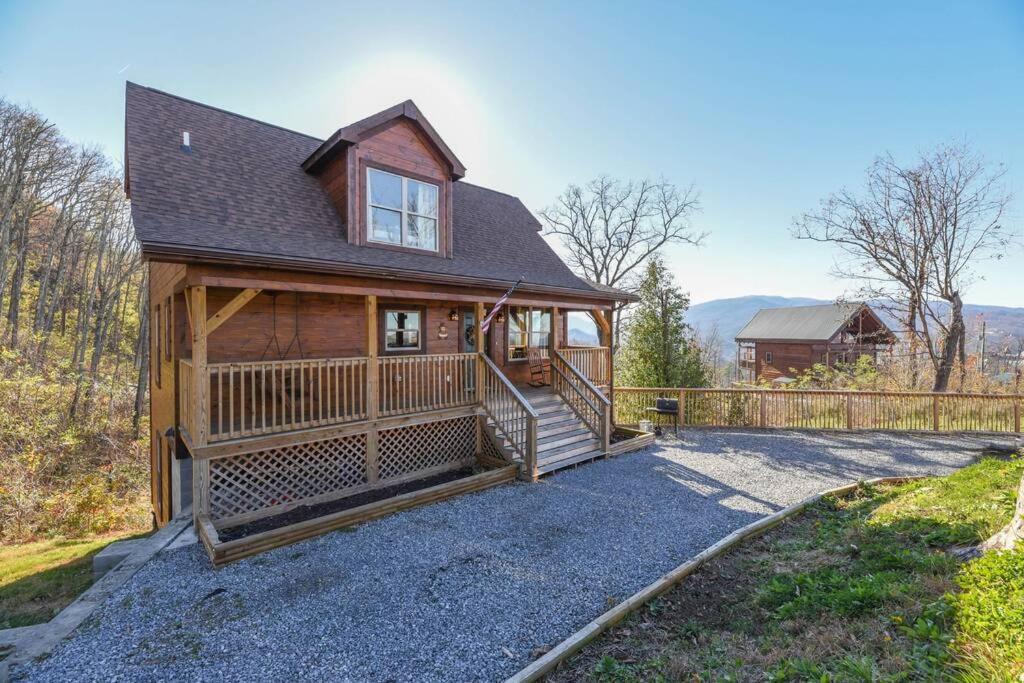 Walnut Ridge Cabin. Sleeps 7-11! Hot Tub, Pool Table, Minutes To Downtown Gatlinburg! מראה חיצוני תמונה