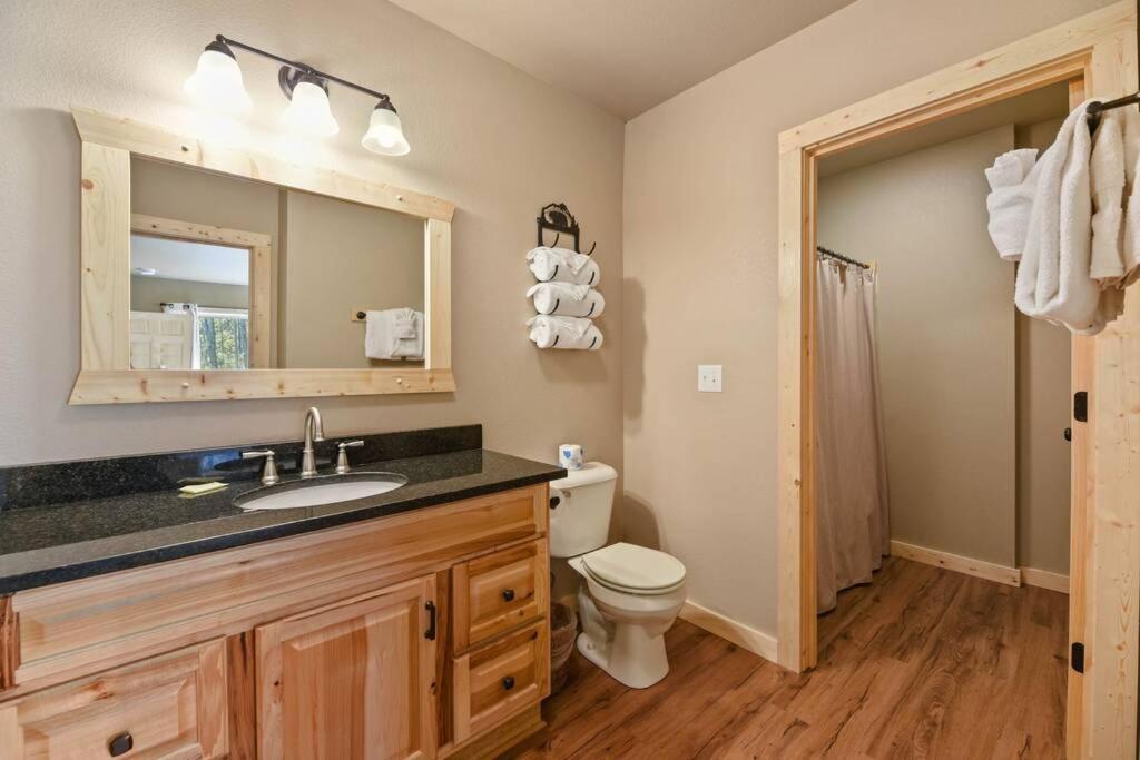Walnut Ridge Cabin. Sleeps 7-11! Hot Tub, Pool Table, Minutes To Downtown Gatlinburg! מראה חיצוני תמונה
