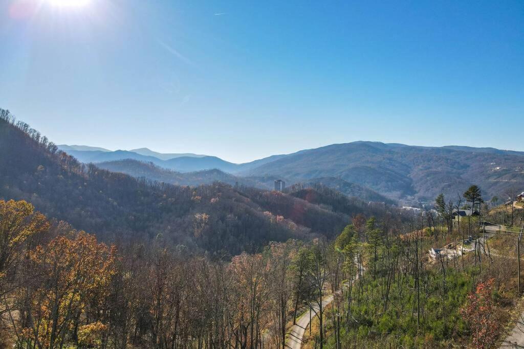Walnut Ridge Cabin. Sleeps 7-11! Hot Tub, Pool Table, Minutes To Downtown Gatlinburg! מראה חיצוני תמונה
