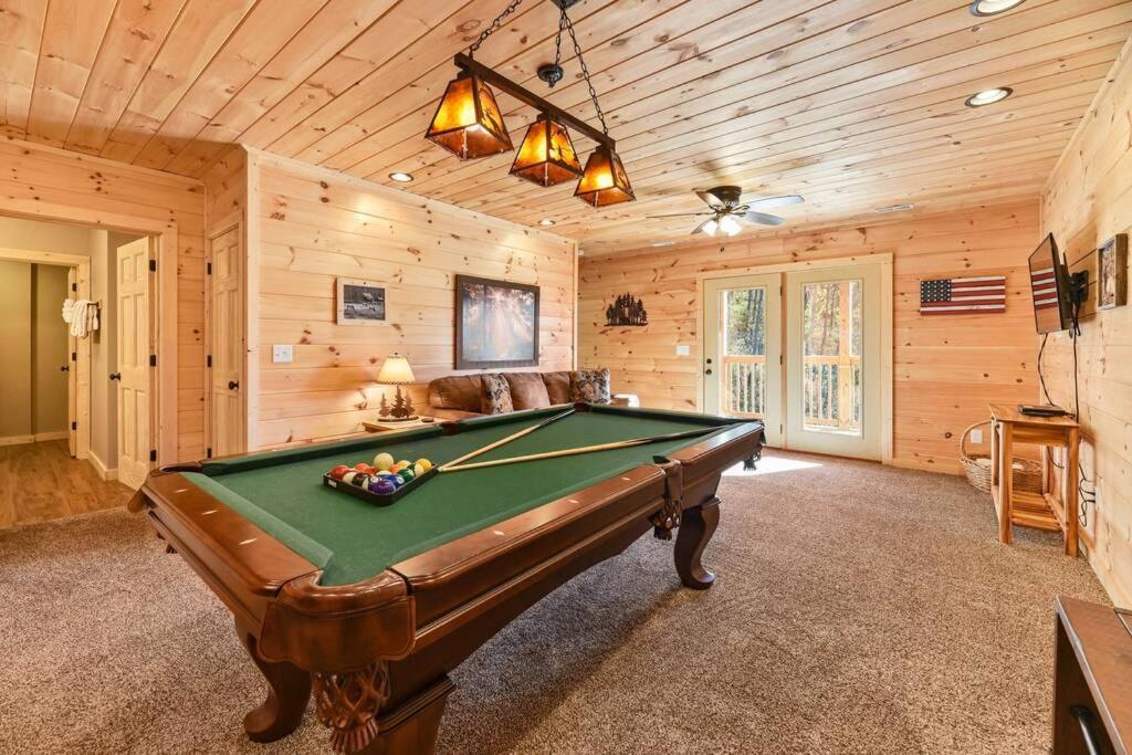 Walnut Ridge Cabin. Sleeps 7-11! Hot Tub, Pool Table, Minutes To Downtown Gatlinburg! מראה חיצוני תמונה