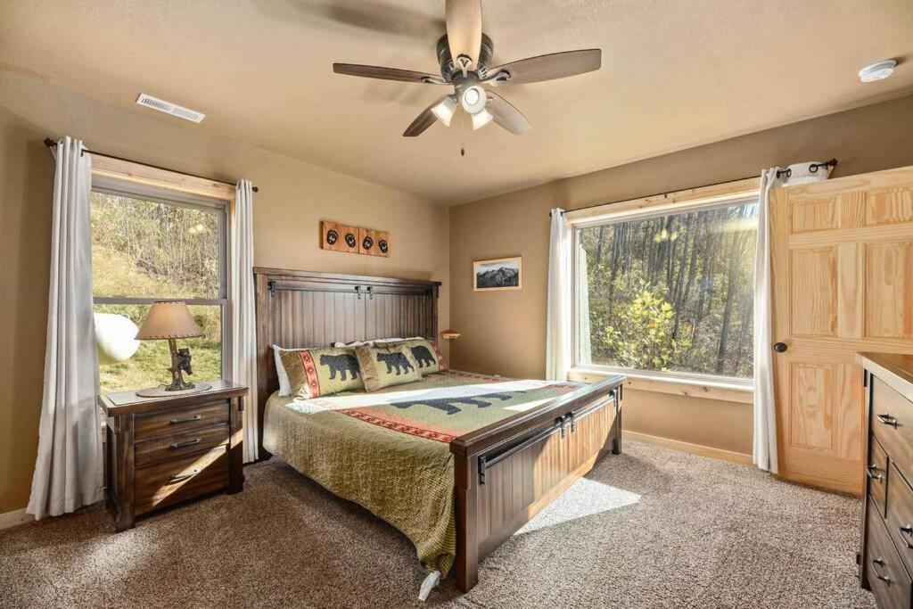 Walnut Ridge Cabin. Sleeps 7-11! Hot Tub, Pool Table, Minutes To Downtown Gatlinburg! מראה חיצוני תמונה