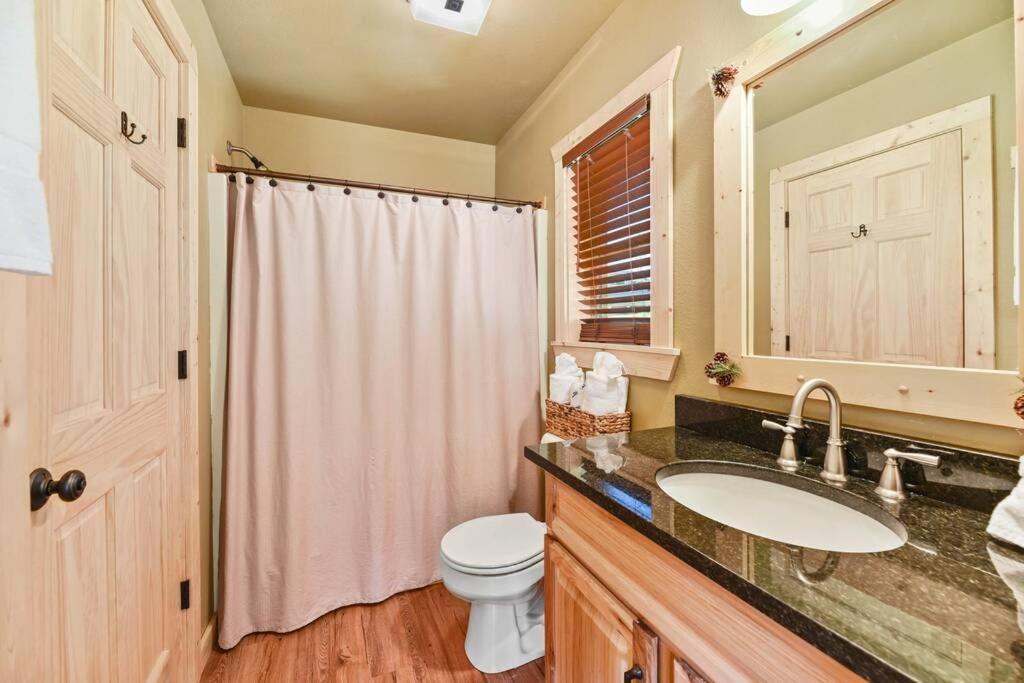 Walnut Ridge Cabin. Sleeps 7-11! Hot Tub, Pool Table, Minutes To Downtown Gatlinburg! מראה חיצוני תמונה