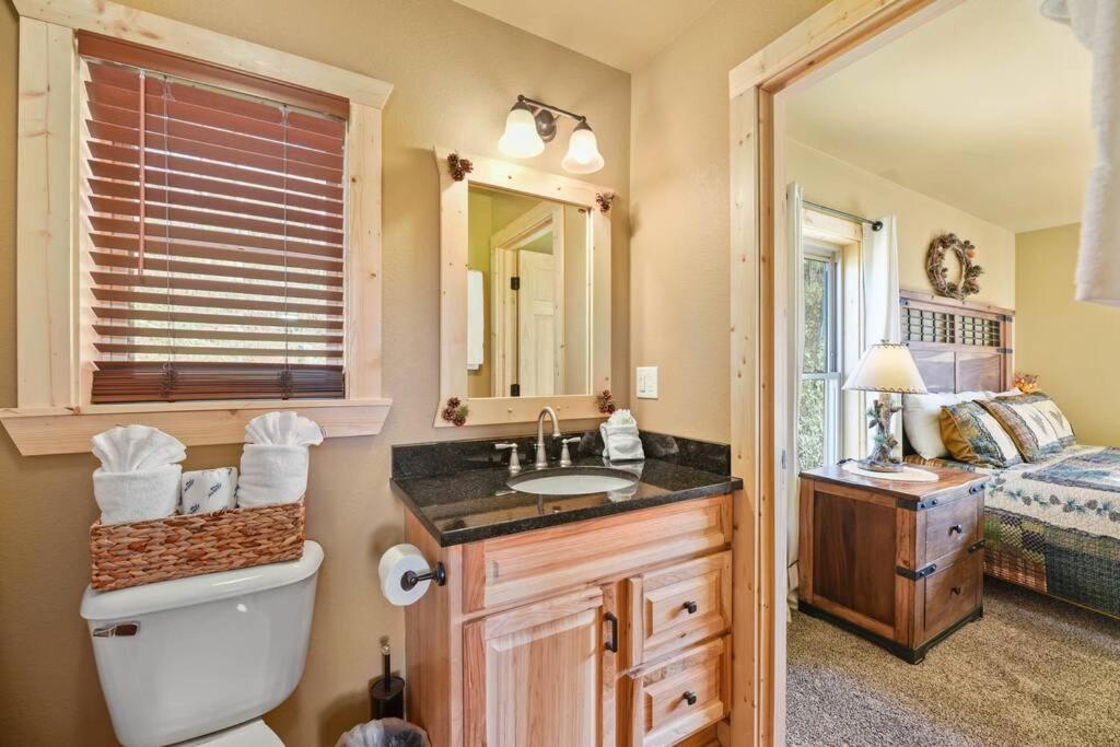 Walnut Ridge Cabin. Sleeps 7-11! Hot Tub, Pool Table, Minutes To Downtown Gatlinburg! מראה חיצוני תמונה