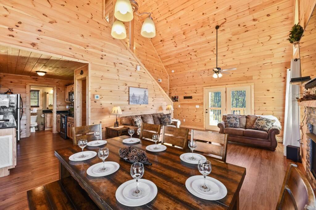 Walnut Ridge Cabin. Sleeps 7-11! Hot Tub, Pool Table, Minutes To Downtown Gatlinburg! מראה חיצוני תמונה