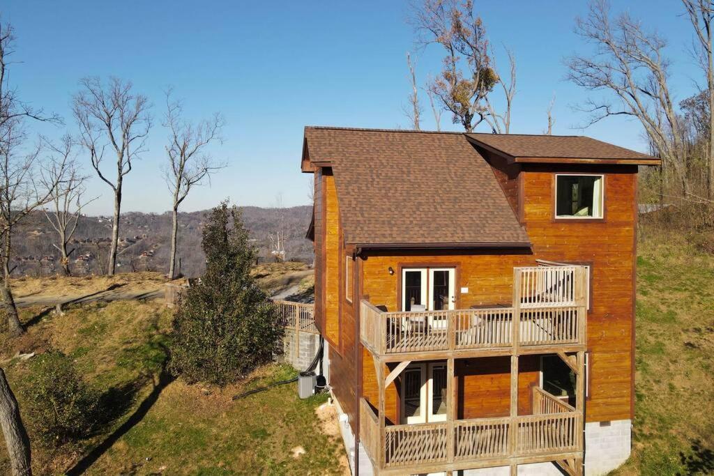 Walnut Ridge Cabin. Sleeps 7-11! Hot Tub, Pool Table, Minutes To Downtown Gatlinburg! מראה חיצוני תמונה