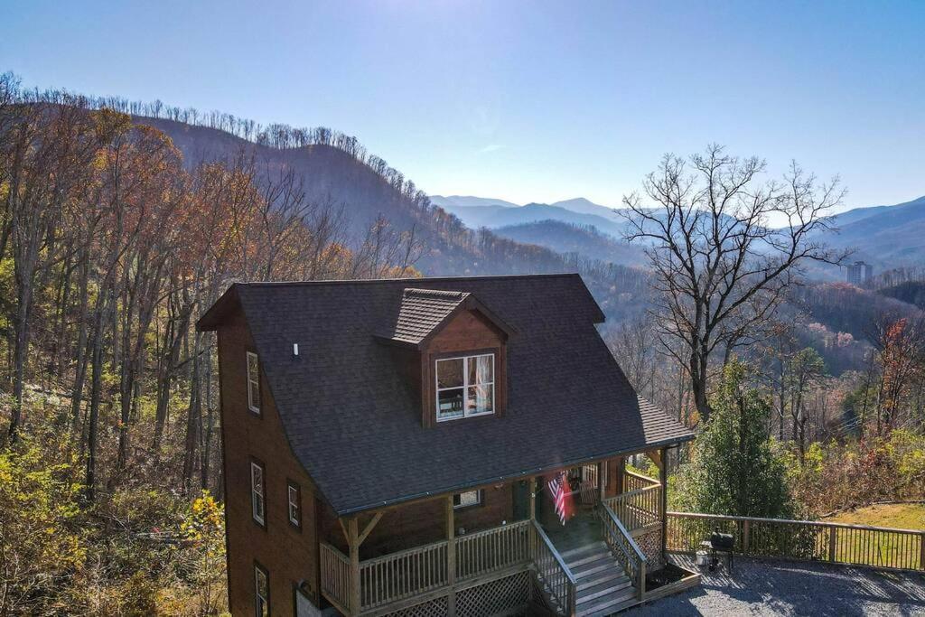 Walnut Ridge Cabin. Sleeps 7-11! Hot Tub, Pool Table, Minutes To Downtown Gatlinburg! מראה חיצוני תמונה