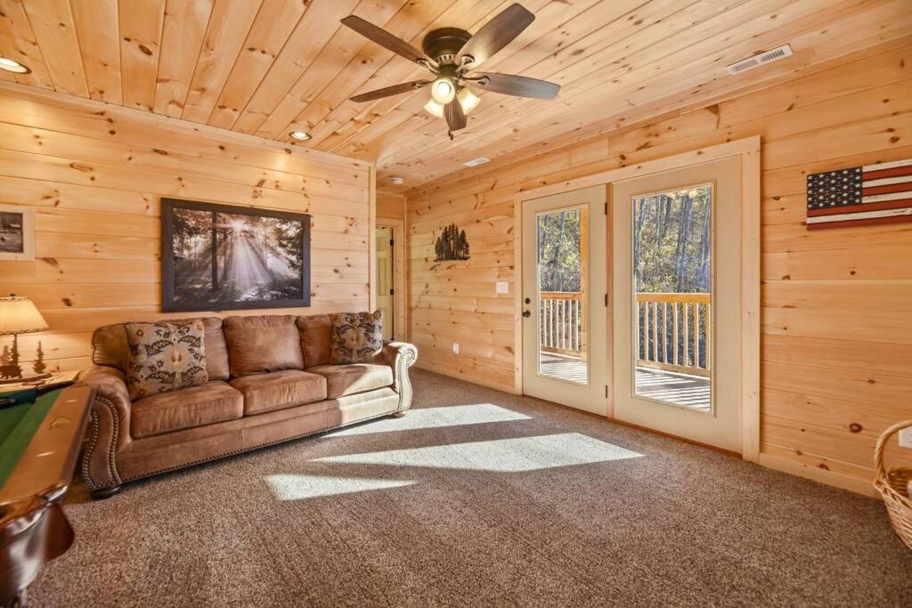 Walnut Ridge Cabin. Sleeps 7-11! Hot Tub, Pool Table, Minutes To Downtown Gatlinburg! מראה חיצוני תמונה